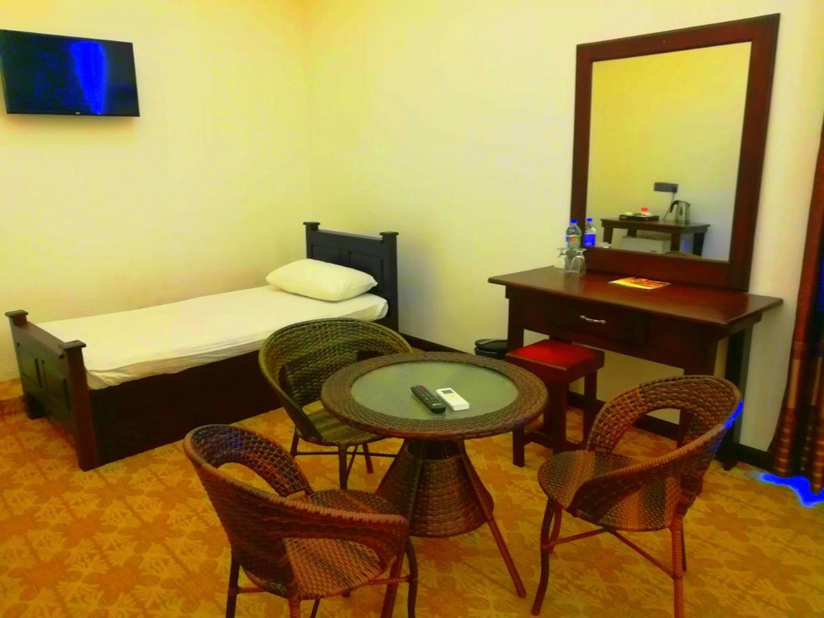 Euro Star Hotel Katunayaka Exteriér fotografie